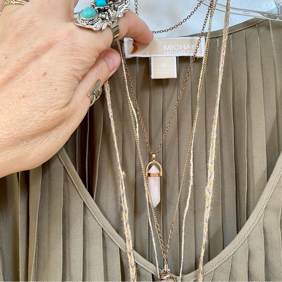 COPY - Michael KORS accordion sleeveless boho blouse in beautiful olive green c… - Picture 4 of 8